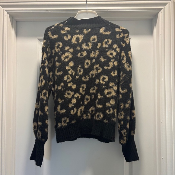 Forever 21 Black and Tan Cheetah Print Mock Neck Sweater - Picture 6 of 8